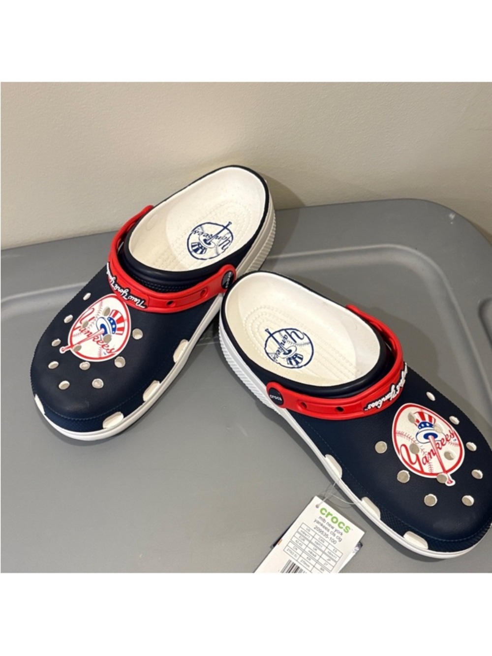 RARE Yankees CROCS M9/W11